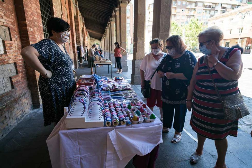 Feria de artesanía en el Matadero de Zaragoza.