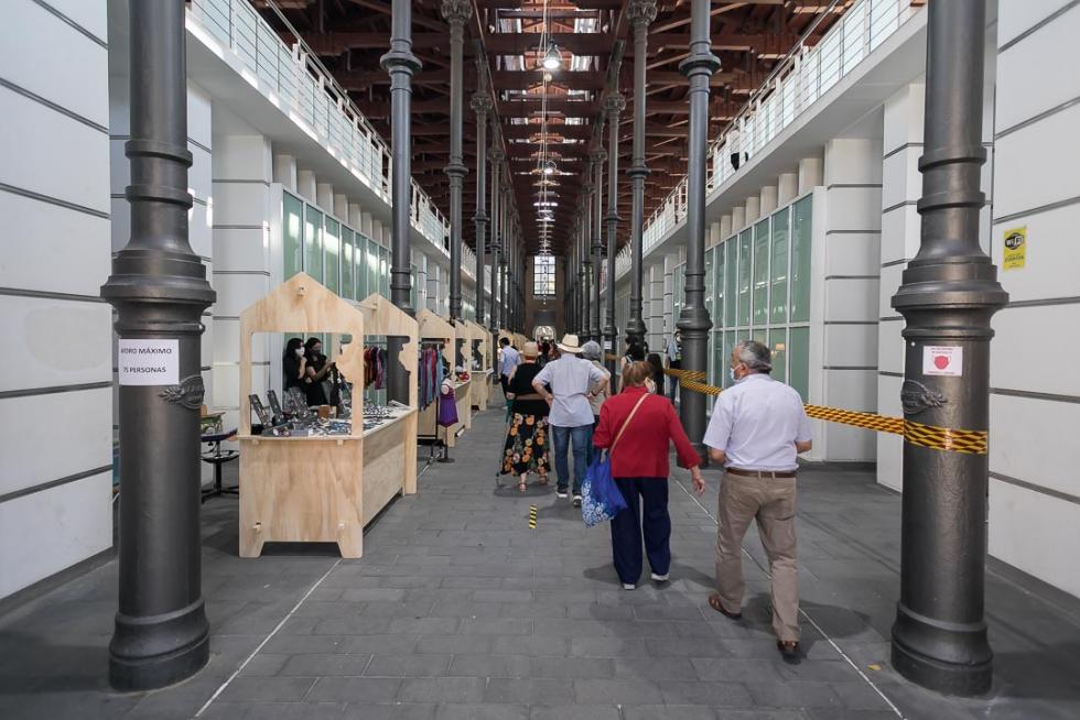 Feria de artesanía en el Matadero de Zaragoza.