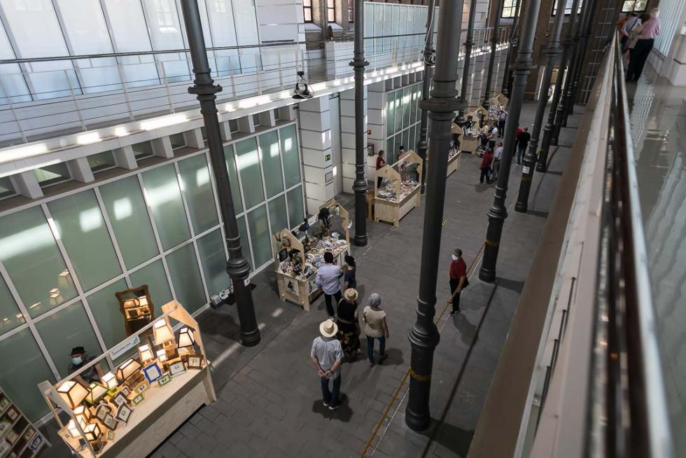 Feria de artesanía en el Matadero de Zaragoza.