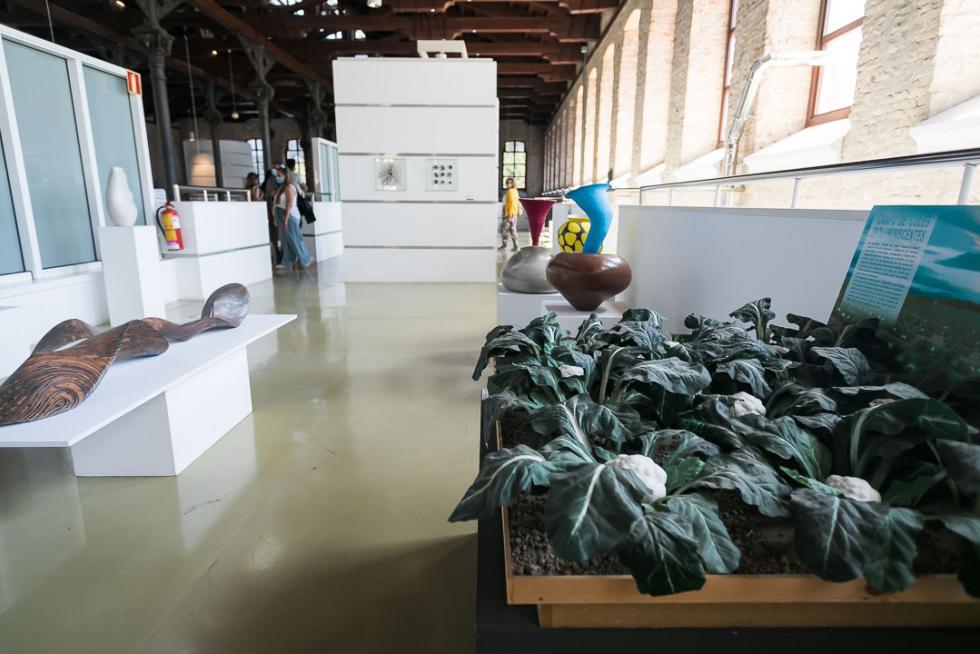 Feria de artesanía en el Matadero de Zaragoza.