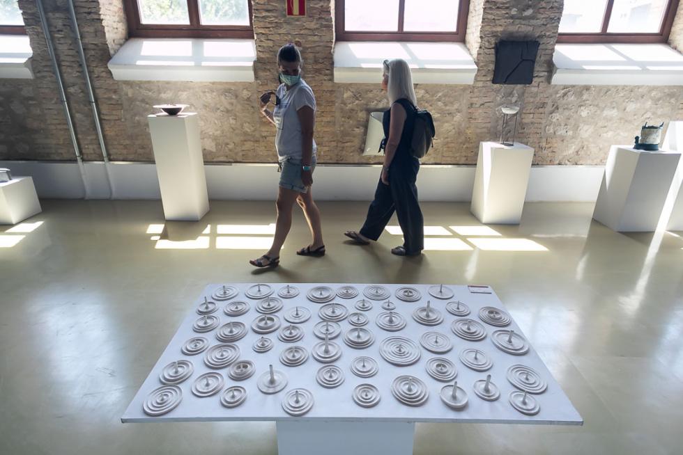 Feria de artesanía en el Matadero de Zaragoza.