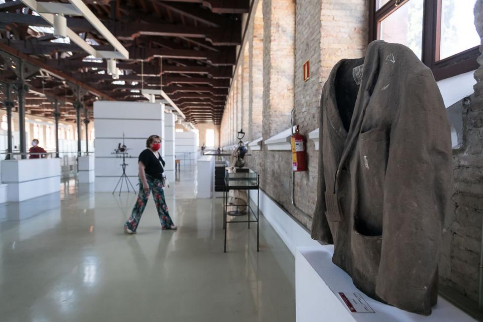 Feria de artesanía en el Matadero de Zaragoza.