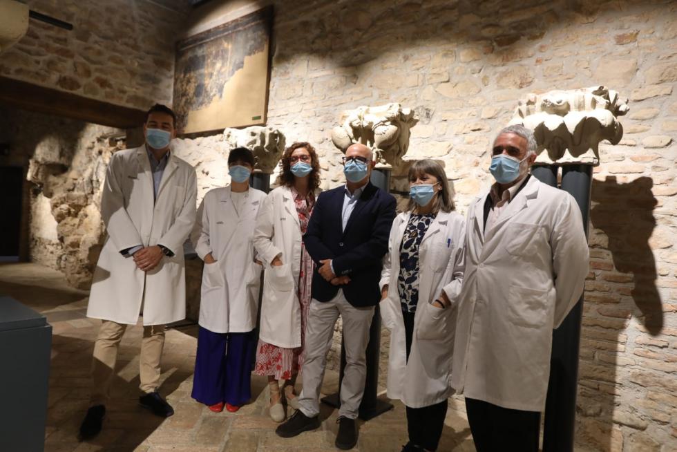 Don Felipe y doña Letizia han llegado a la cuna del Reino de Aragón a las 11.00, acompañados entre otras muchas autoridades, del presidente aragonés Javier Lambán y del ministro de Cultura, José Manuel Rodríguez Uribes.