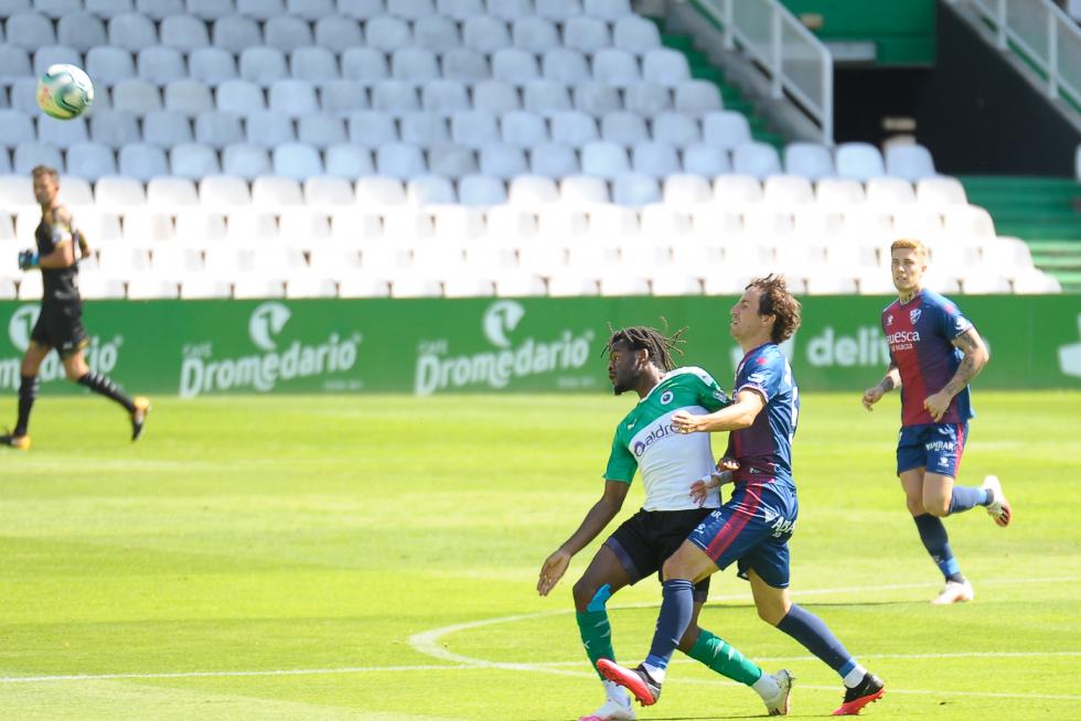 Partido del Racing de Santander contra la SD Huesca, en El Sardinero.