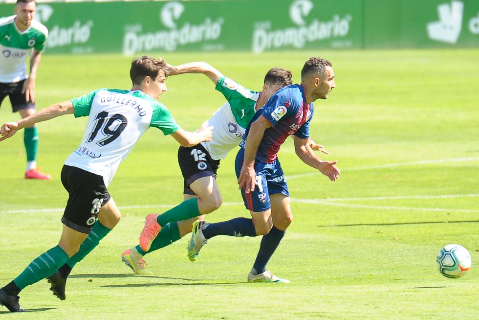 Partido del Racing de Santander contra la SD Huesca, en El Sardinero.