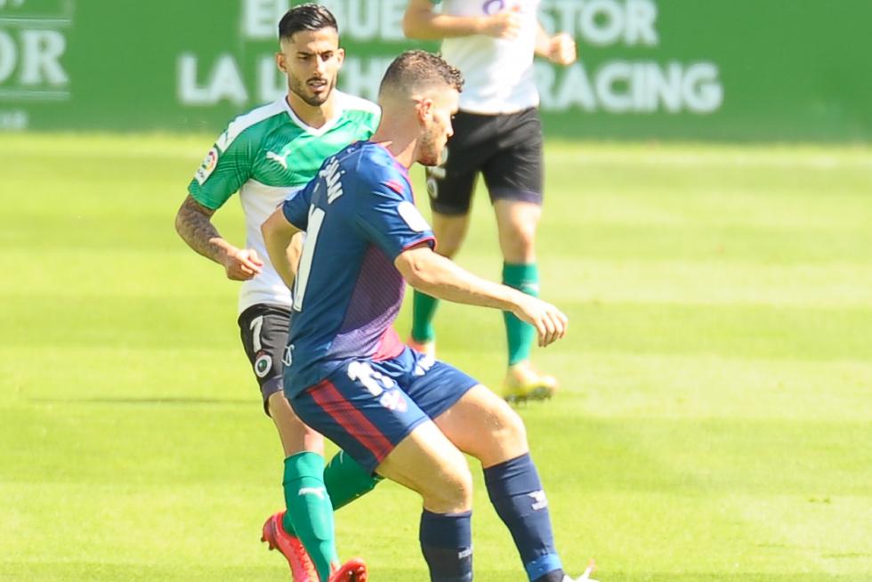 Partido del Racing de Santander contra la SD Huesca, en El Sardinero.