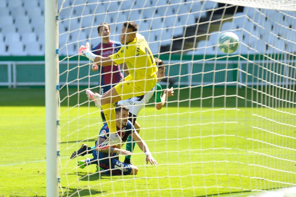 Partido del Racing de Santander contra la SD Huesca, en El Sardinero.