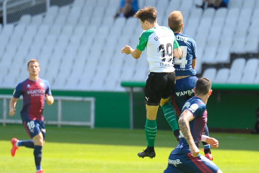 Partido del Racing de Santander contra la SD Huesca, en El Sardinero.