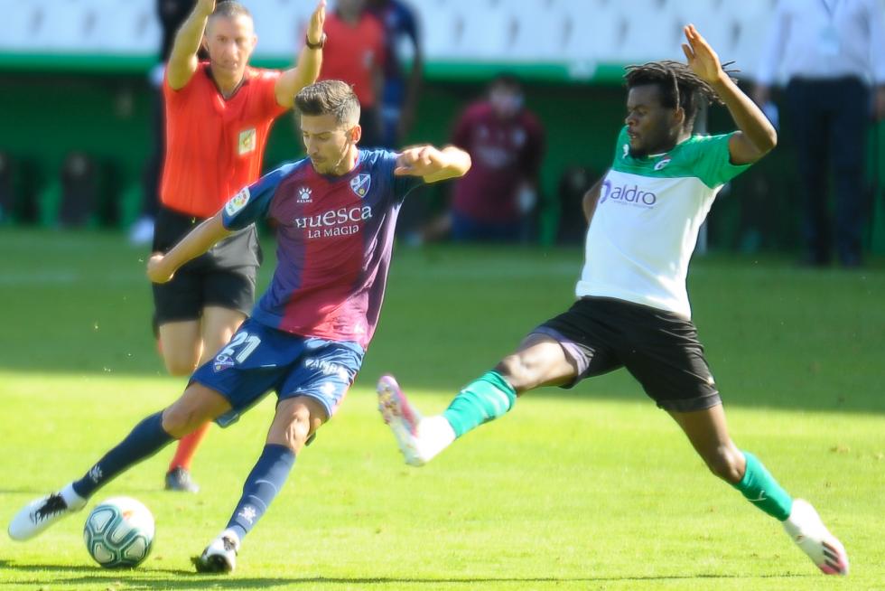 Partido del Racing de Santander contra la SD Huesca, en El Sardinero.
