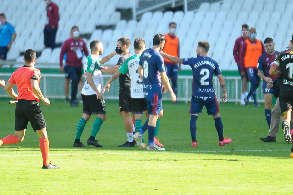 Partido del Racing de Santander contra la SD Huesca, en El Sardinero.