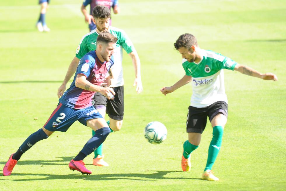 Partido del Racing de Santander contra la SD Huesca, en El Sardinero.