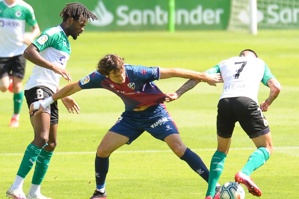 Partido del Racing de Santander contra la SD Huesca, en El Sardinero.