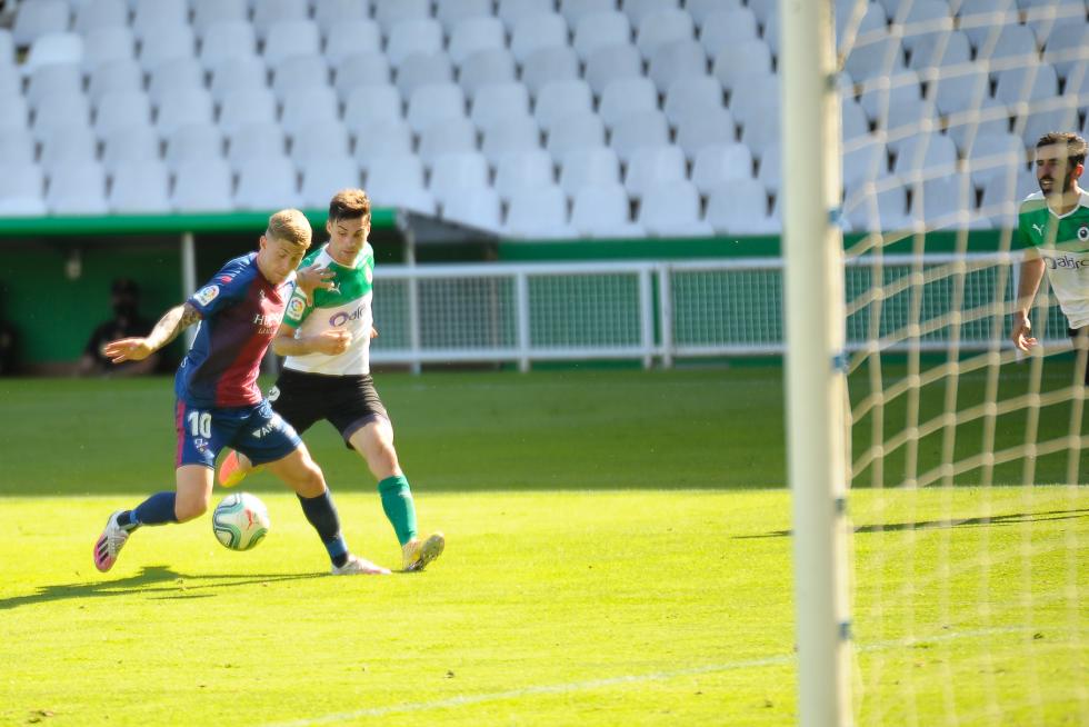 Partido del Racing de Santander contra la SD Huesca, en El Sardinero.