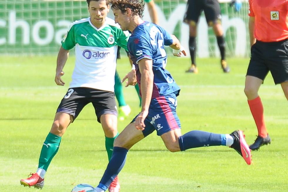 Partido del Racing de Santander contra la SD Huesca, en El Sardinero.