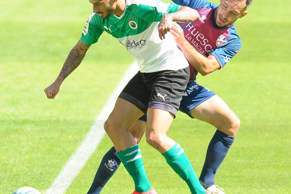 Partido del Racing de Santander contra la SD Huesca, en El Sardinero.