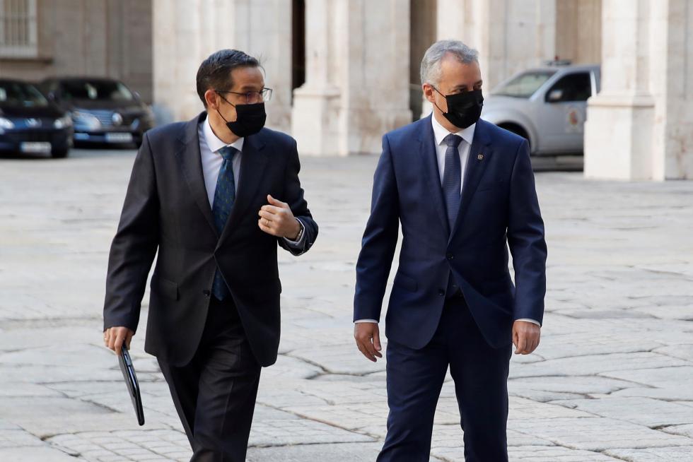 El Estado homenajea a las víctimas del virus y a quienes le han hecho frente