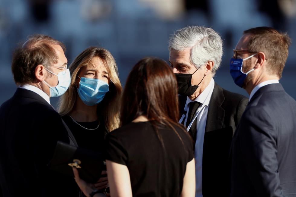 El Estado homenajea a las víctimas del virus y a quienes le han hecho frente