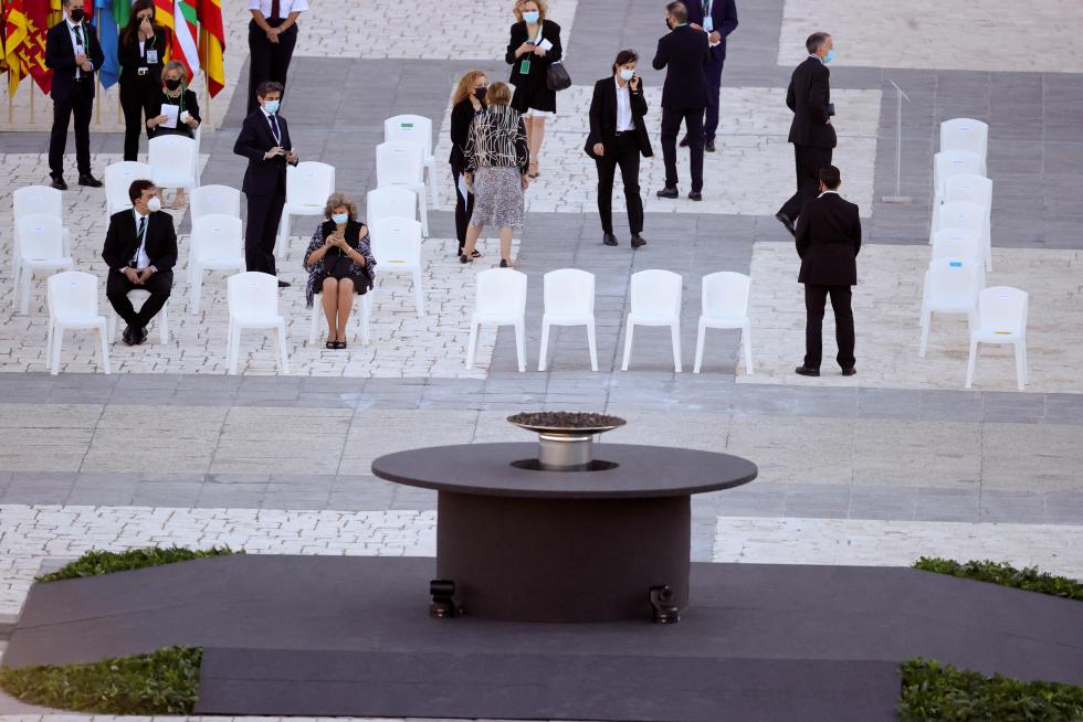 El Estado homenajea a las víctimas del virus y a quienes le han hecho frente
