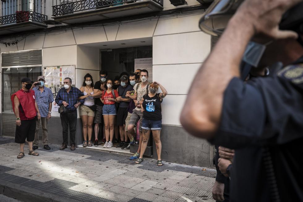 Se han vivido momentos de tensión durante el desalojo de los okupas