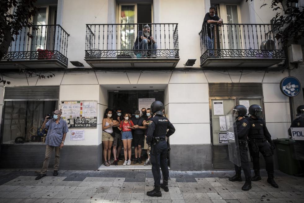 Se han vivido momentos de tensión durante el desalojo de los okupas