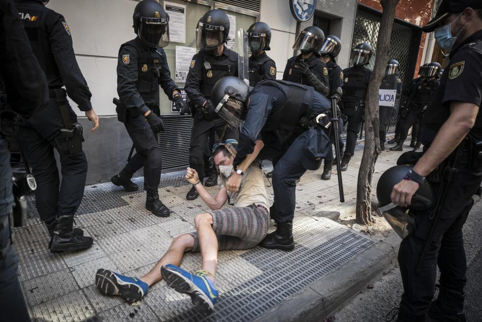 Se han vivido momentos de tensión durante el desalojo de los okupas