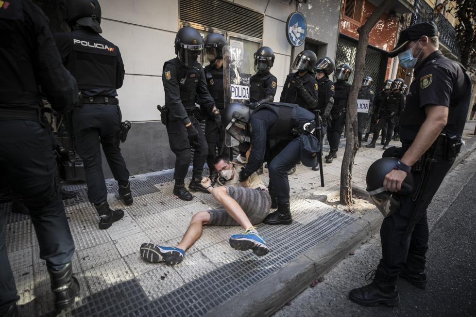 Se han vivido momentos de tensión durante el desalojo de los okupas