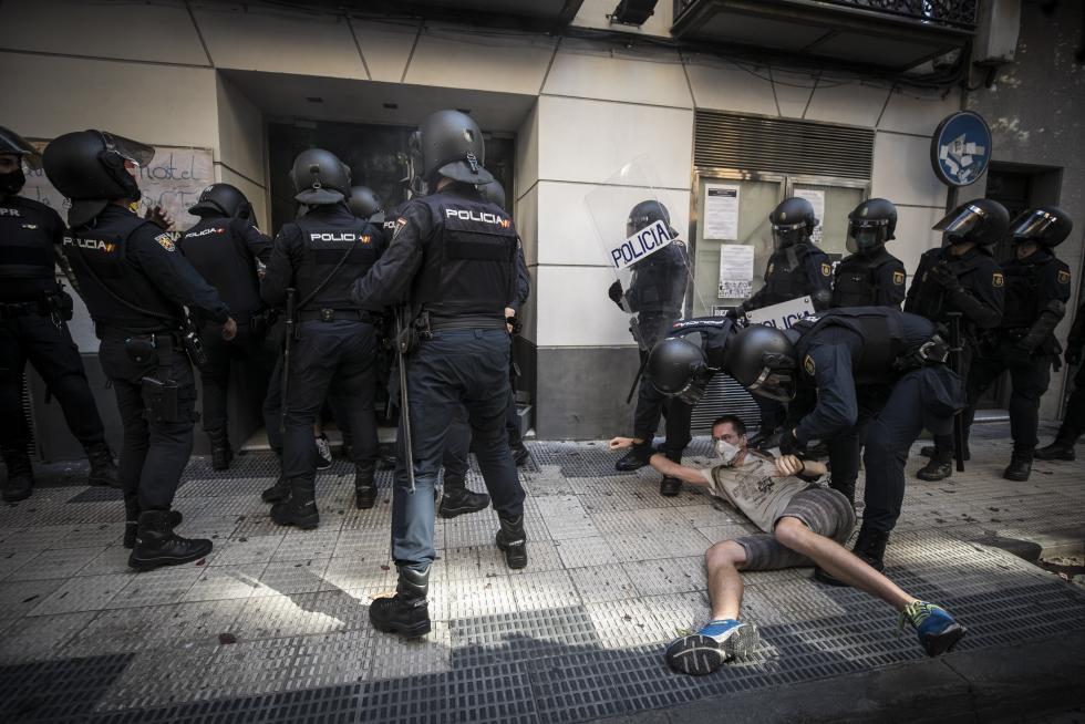 Se han vivido momentos de tensión durante el desalojo de los okupas