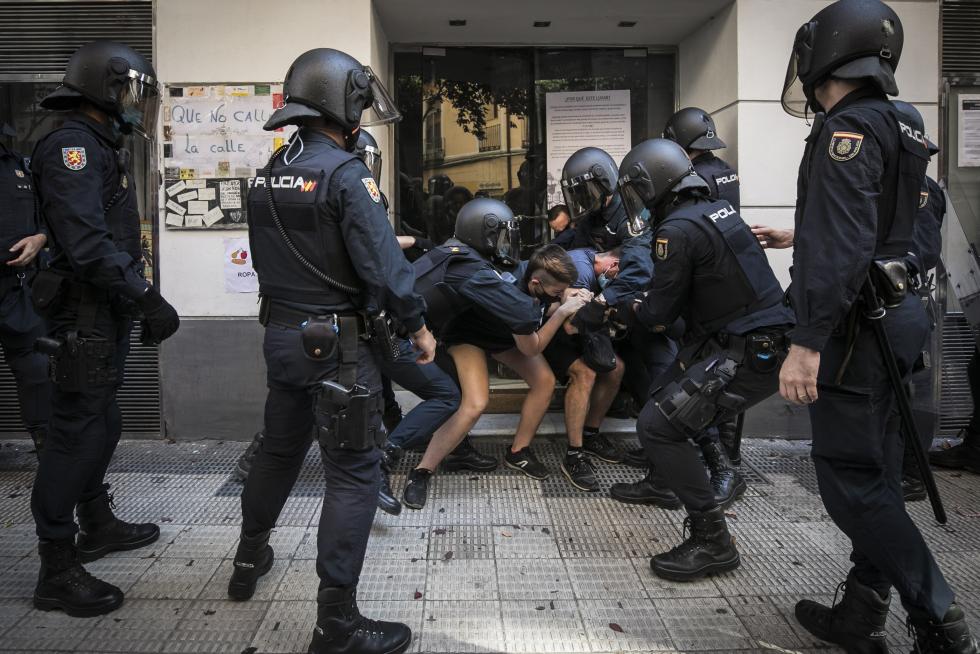 Se han vivido momentos de tensión durante el desalojo de los okupas