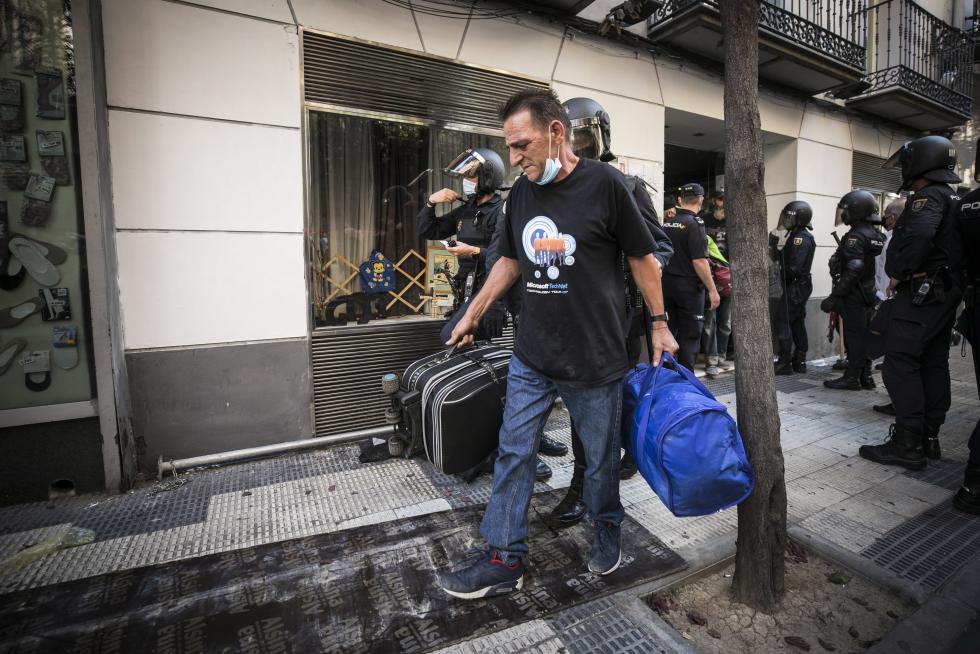 Se han vivido momentos de tensión durante el desalojo de los okupas