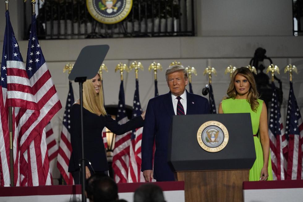 Washington, Dc (United States), 27/08/2020.- US President Donald J. Trump formally accepts the 2020 Republican presidential nomination during the closing night of the Republican National Convention, on the South Lawn of the White House, in Washington, DC, USA, 27 August 2020. Due to the coronavirus pandemic the Republican Party has moved to a televised format for its convention. (Elecciones, Estados Unidos) EFE/EPA/Erin Scott / POOL Republican National Convention closing night