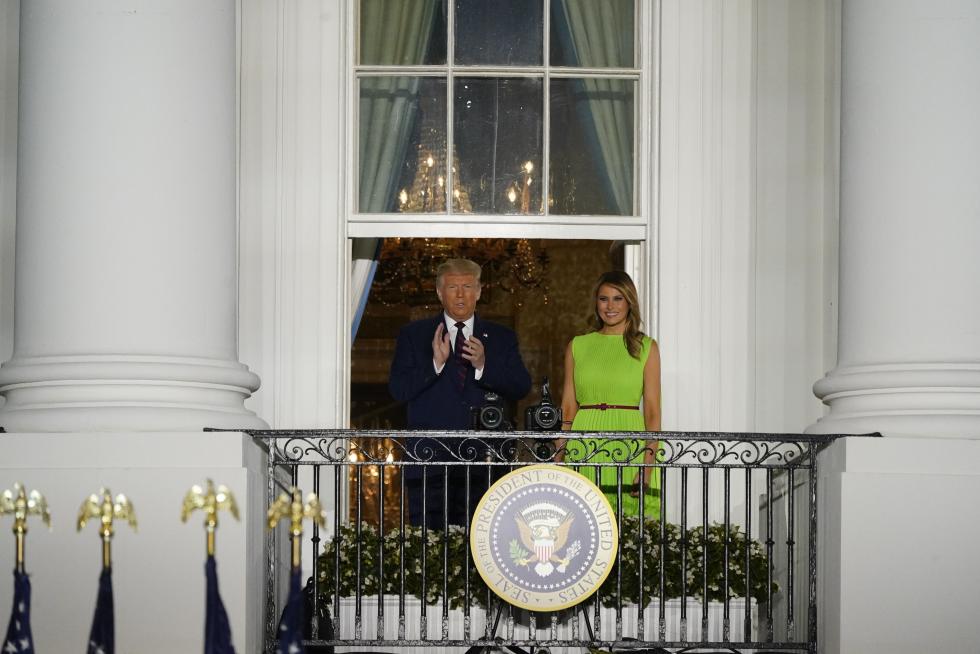Washington, Dc (United States), 27/08/2020.- US President Donald J. Trump formally accepts the 2020 Republican presidential nomination during the closing night of the Republican National Convention, on the South Lawn of the White House, in Washington, DC, USA, 27 August 2020. Due to the coronavirus pandemic the Republican Party has moved to a televised format for its convention. (Elecciones, Estados Unidos) EFE/EPA/Erin Scott / POOL Republican National Convention closing night