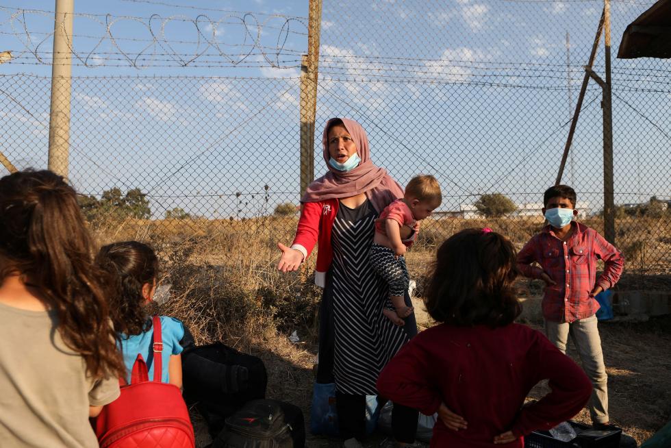 Refugiados del devastado campo de Moria empiezan a llegar a Lesbos.