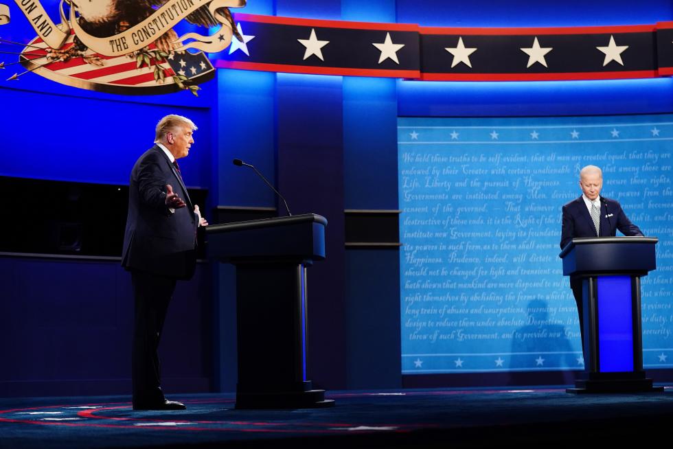 Cleveland (United States), 30/09/2020.- US President Donald Trump walks on stage to start the first Presidential Debate at the Case Western Reserve University and Cleveland Clinic in Cleveland, Ohio, 29 September 2020. (Estados Unidos) EFE/EPA/Morry Gash / POOL First 2020 Presidential Debate