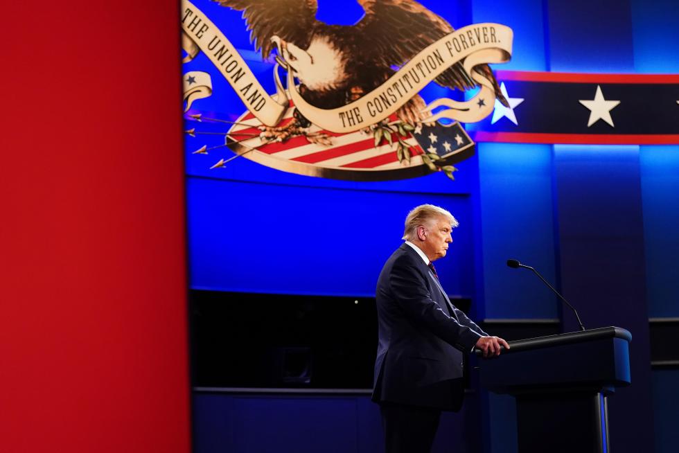 Cleveland (United States), 30/09/2020.- US President Donald J. Trump participates in the first 2020 presidential election debate at Samson Pavilion in Cleveland, Ohio, USA, 29 September 2020. The first presidential debate is co-hosted by Case Western Reserve University and the Cleveland Clinic. (Estados Unidos) EFE/EPA/JIM LO SCALZO First 2020 presidential election debate between US President Donald J. Trump and Democratic presidential candidate Joe Biden