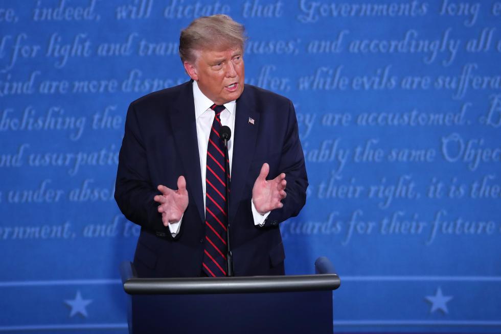 Cleveland (United States), 30/09/2020.- US President Donald Trump speaks during the first Presidential Debate at the Case Western Reserve University and Cleveland Clinic in Cleveland, Ohio, 29 September 2020. It is the first of three scheduled debates between US President Donald Trump and Democratic presidential candidate and former Vice President Joe Biden. (Estados Unidos) EFE/EPA/Morry Gash / POOL First 2020 Presidential Debate