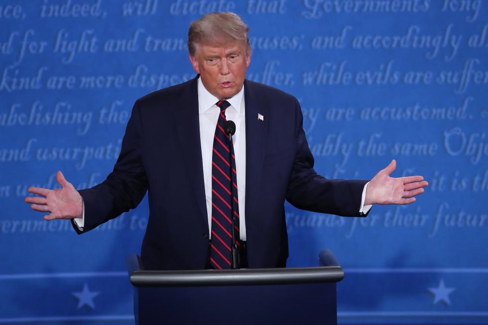 Cleveland (United States), 30/09/2020.- US President Donald J. Trump participates in the first 2020 presidential election debate at Samson Pavilion in Cleveland, Ohio, USA, 29 September 2020. The first presidential debate is co-hosted by Case Western Reserve University and the Cleveland Clinic. (Estados Unidos) EFE/EPA/MICHAEL REYNOLDS First 2020 presidential election debate between US President Donald J. Trump and Democratic presidential candidate Joe Biden
