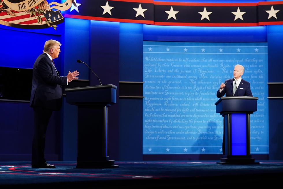 Cleveland (United States), 30/09/2020.- US President Donald Trump and Democratic presidential candidate and former Vice President Joe Biden exchange points during the first Presidential Debate at the Case Western Reserve University and Cleveland Clinic in Cleveland, Ohio, 29 September 2020. It is the first of three scheduled debates between US President Donald Trump and Democratic presidential candidate and former Vice President Joe Biden. (Estados Unidos) EFE/EPA/Morry Gash / POOL First 2020 Presidential Debate