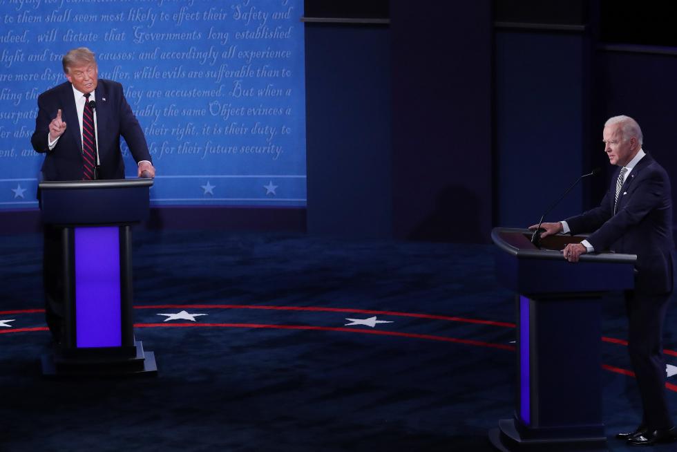 Cleveland (United States), 30/09/2020.- Fox News anchor and moderator Chris Wallace speaks to the audience shortly before US President Donald J. Trump and Democratic presidential candidate Joe Biden participate in the first 2020 presidential election debate at Samson Pavilion in Cleveland, Ohio, USA, 29 September 2020. The first presidential debate is co-hosted by Case Western Reserve University and the Cleveland Clinic. (Estados Unidos) EFE/EPA/MICHAEL REYNOLDS First 2020 presidential election debate between US President Donald J. Trump and Democratic presidential candidate Joe Biden