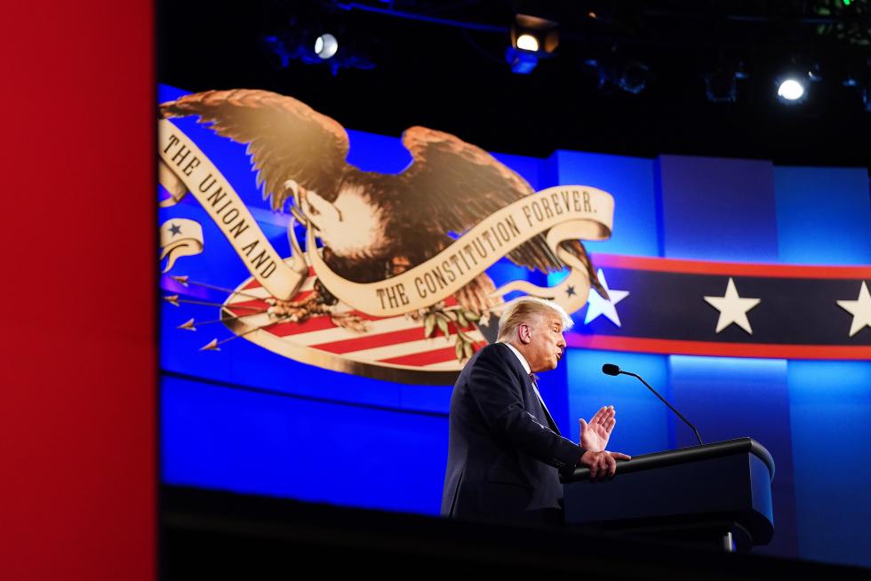 Cleveland (United States), 30/09/2020.- Democratic presidential candidate Joe Biden participates in the first 2020 presidential election debate at Samson Pavilion in Cleveland, Ohio, USA, 29 September 2020. The first presidential debate is co-hosted by Case Western Reserve University and the Cleveland Clinic. (Estados Unidos) EFE/EPA/JIM LO SCALZO First 2020 presidential election debate between US President Donald J. Trump and Democratic presidential candidate Joe Biden