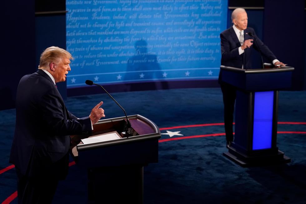 Cleveland (United States), 30/09/2020.- US President Donald J. Trump participates in the first 2020 presidential election debate at Samson Pavilion in Cleveland, Ohio, USA, 29 September 2020. The first presidential debate is co-hosted by Case Western Reserve University and the Cleveland Clinic. (Estados Unidos) EFE/EPA/JIM LO SCALZO First 2020 presidential election debate between US President Donald J. Trump and Democratic presidential candidate Joe Biden