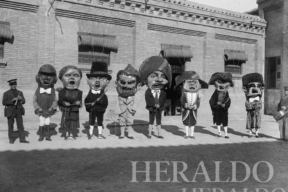 1927. Cabezudos