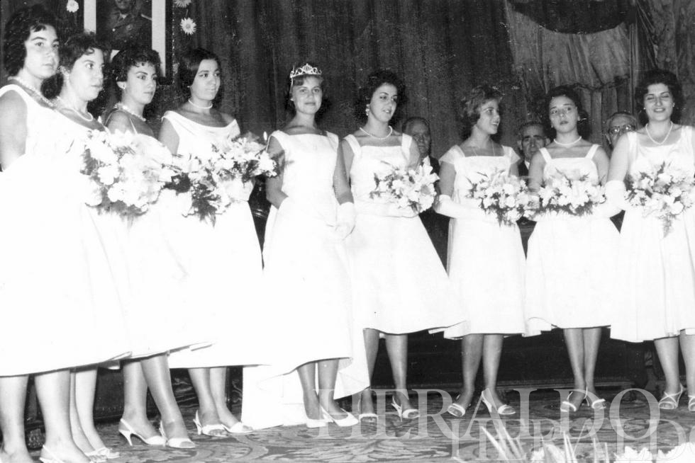 1958. Señoritas en una gala.