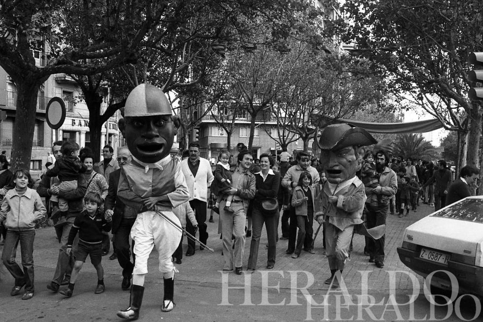 1980. Cabezudos.