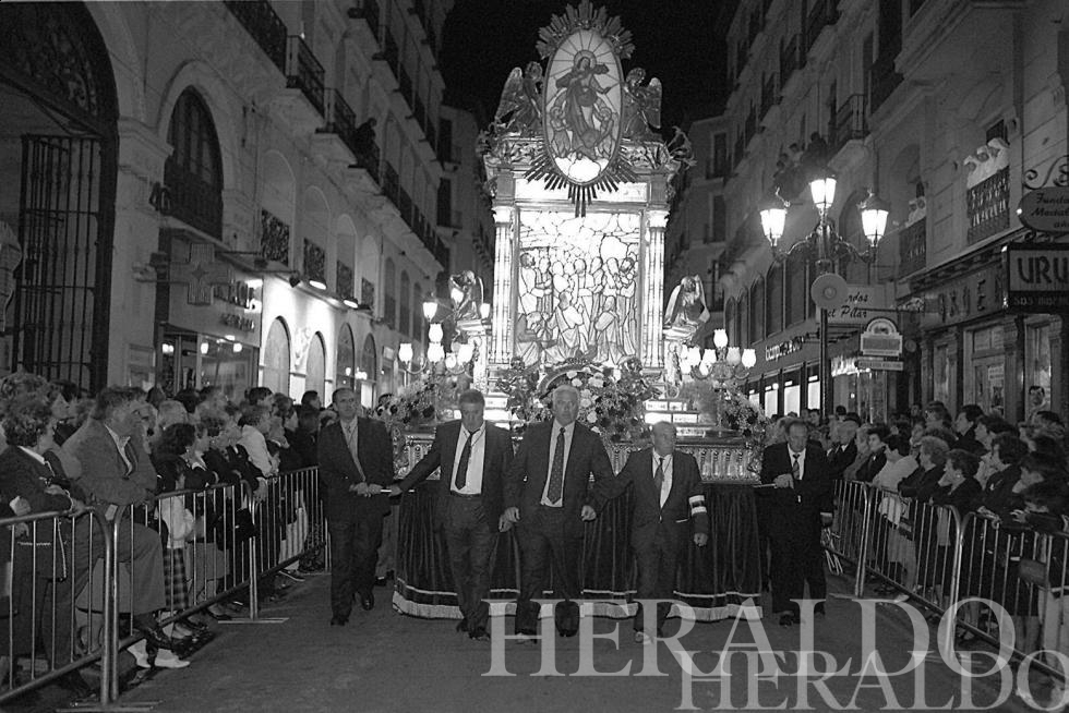 1997. El Rosario de Cristal.