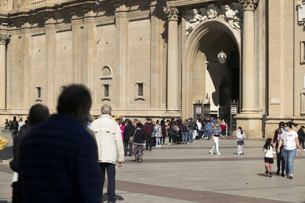 Primer día de las 'no fiestas' del Pilar en Zaragoza.
