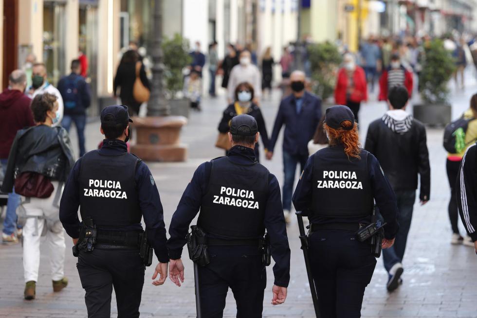 Primer día de las 'no fiestas' del Pilar en Zaragoza.