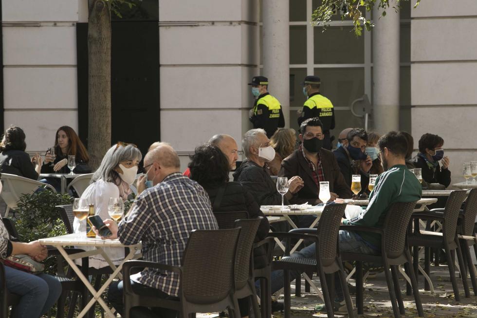 Primer día de las 'no fiestas' del Pilar en Zaragoza.
