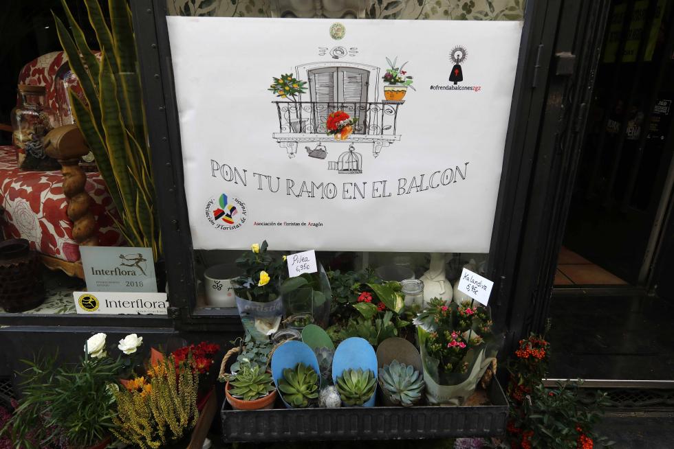 Primer día de las 'no fiestas' del Pilar en Zaragoza.