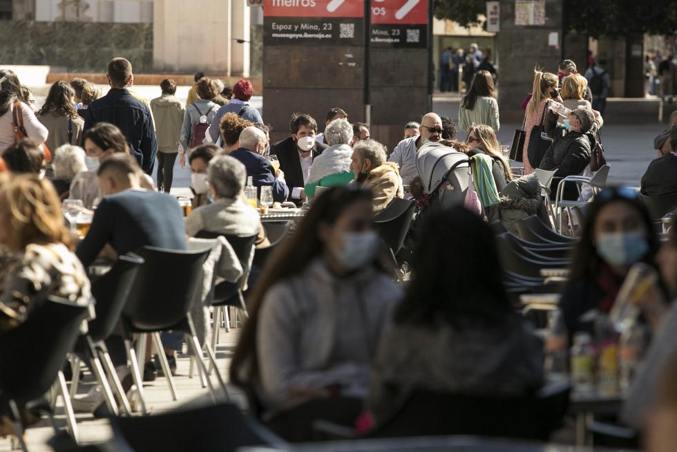 Primer día de las 'no fiestas' del Pilar en Zaragoza.