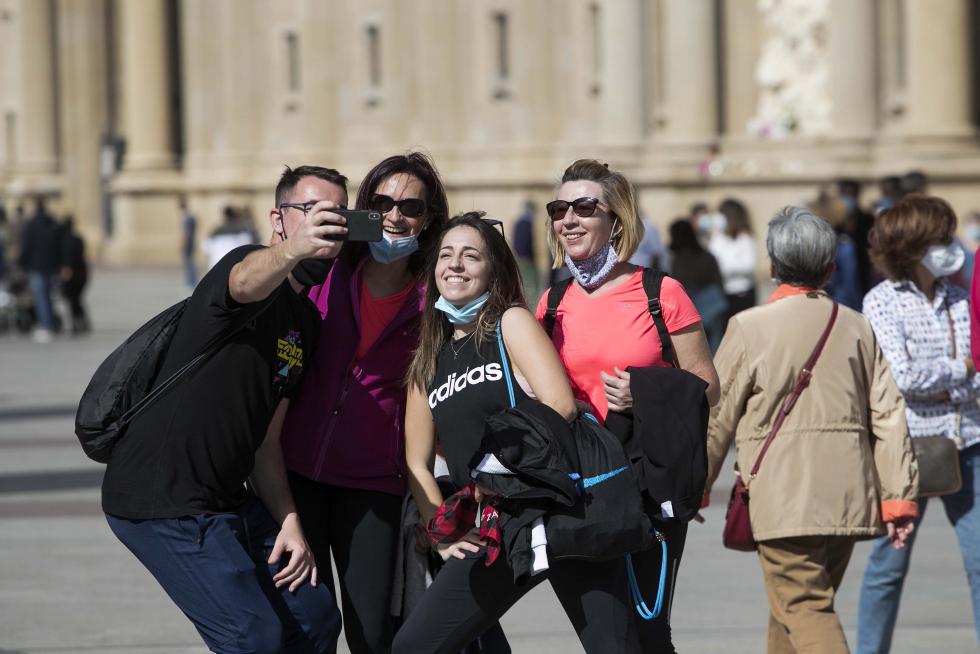 Primer día de las 'no fiestas' del Pilar en Zaragoza.